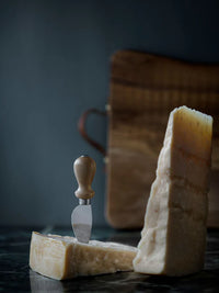 Parmesan-kniv med skaft i oliventræ – 13 cm