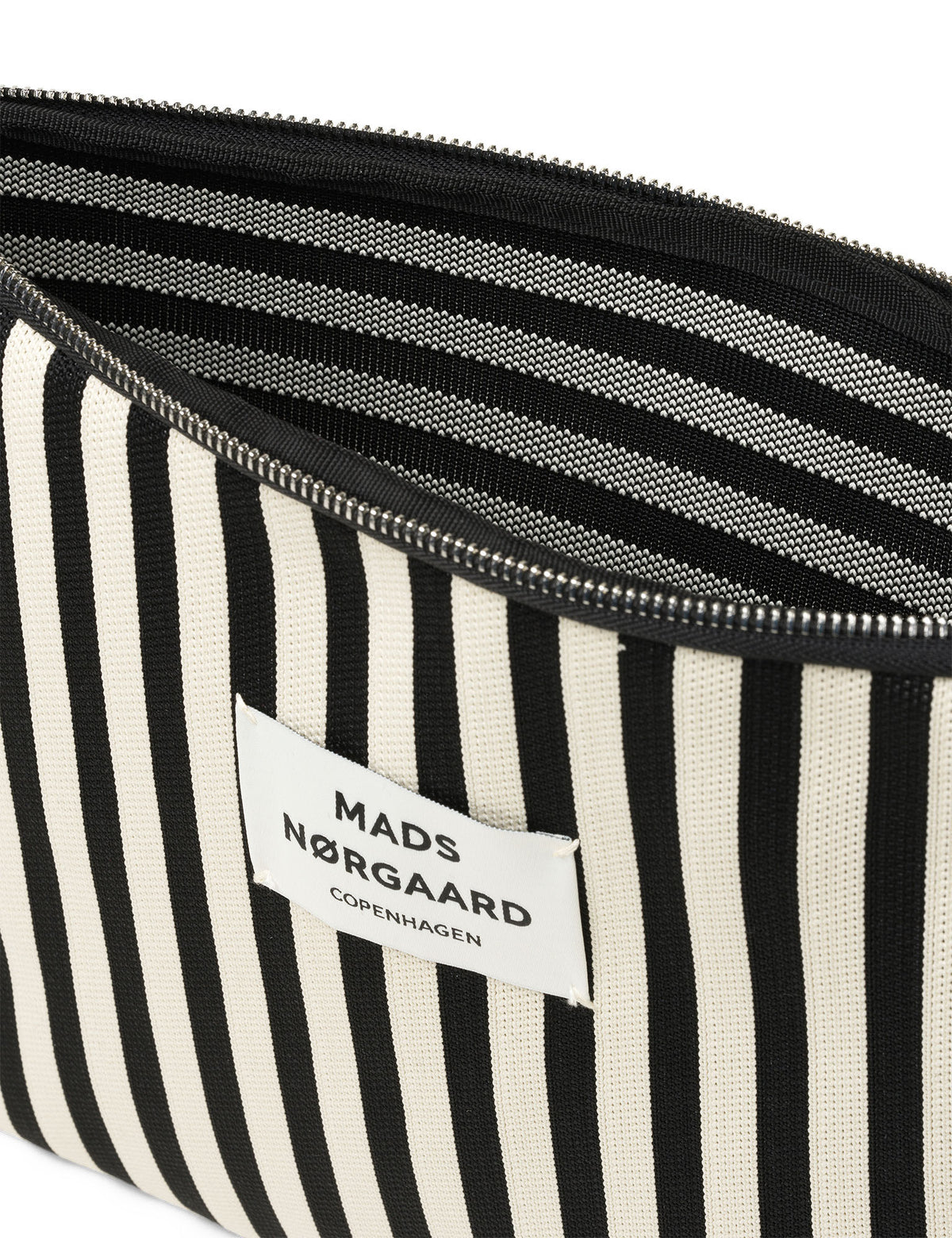 Knit Stripe Computer Sleeve Small – Black/White – Mads Nørgaard