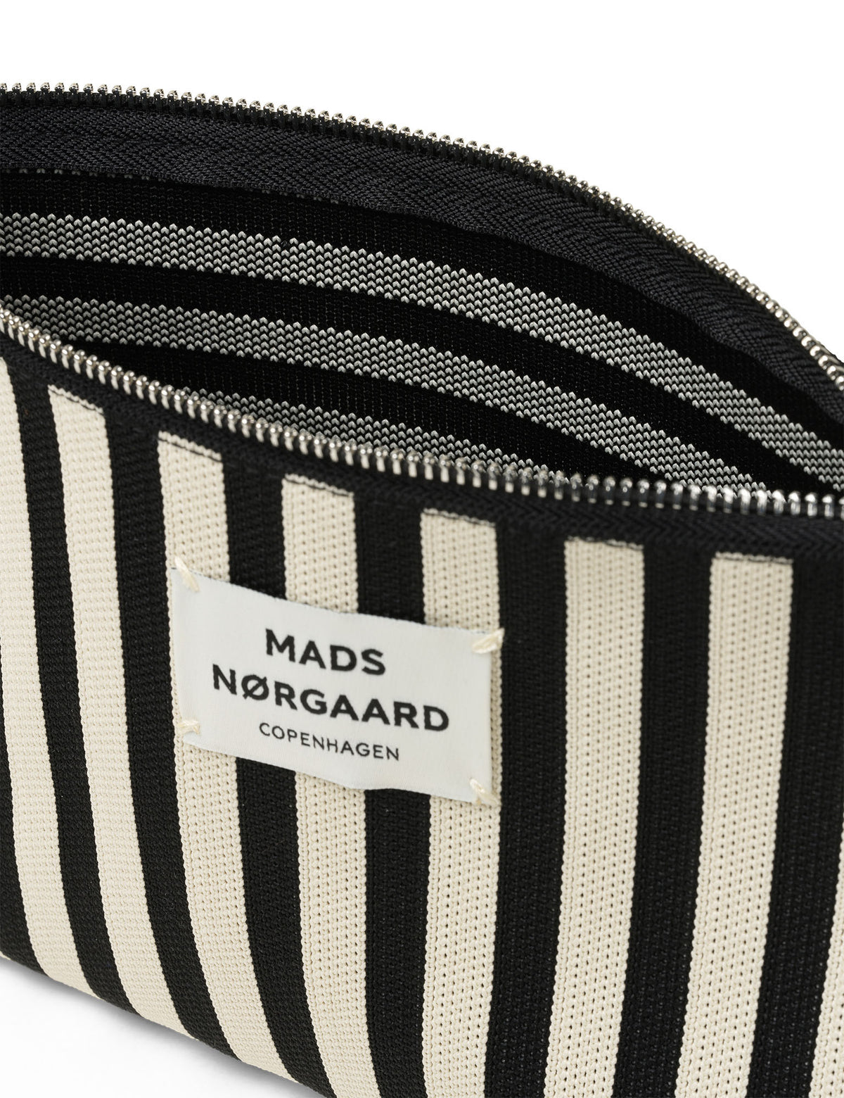 Knit Stripe Hof Make-Up Bag – Black/White – Mads Nørgaard