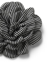 MN Rose Brooch – Stripe Black/White – Mads Nørgaard