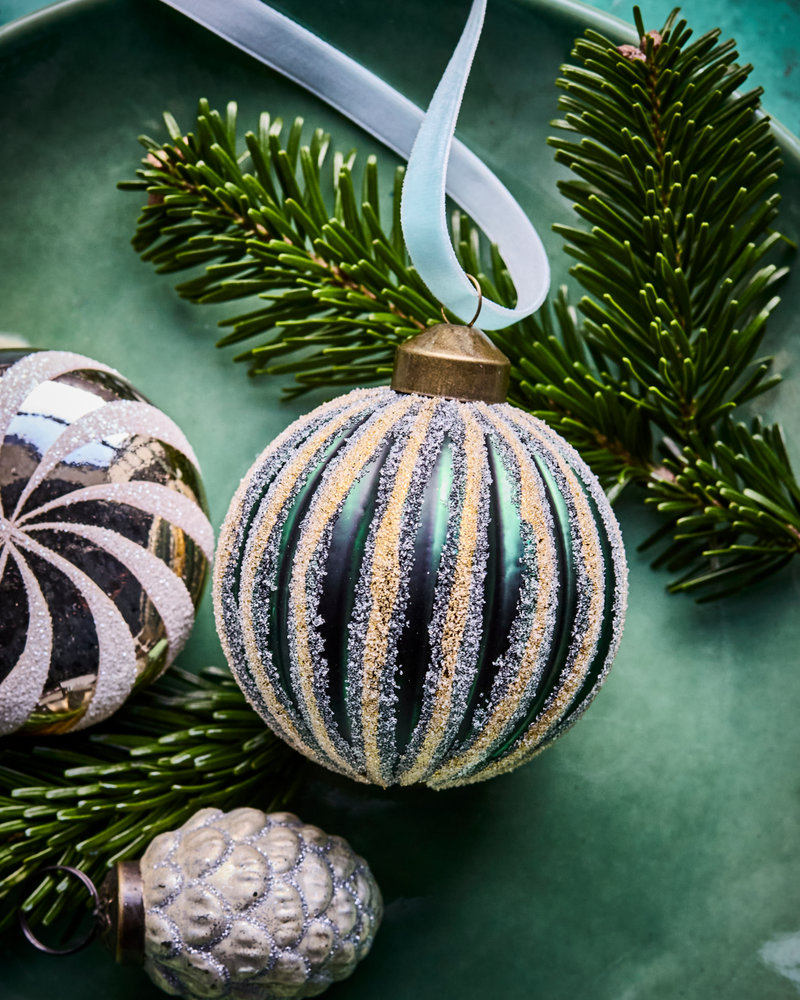 Ornament - smuk grøn kugle med glimmer 8 cm. i dia.