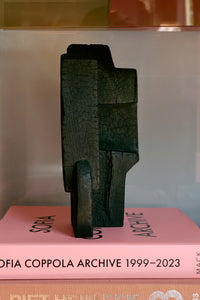 HKliving burned wooden sculpture – rå struktur og skulpturel karakter
