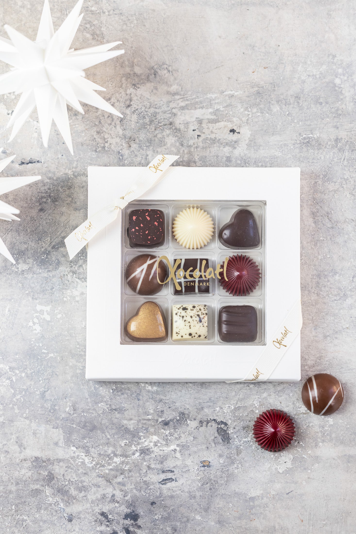 Chokoladeæske med 9 fyldte chokolader