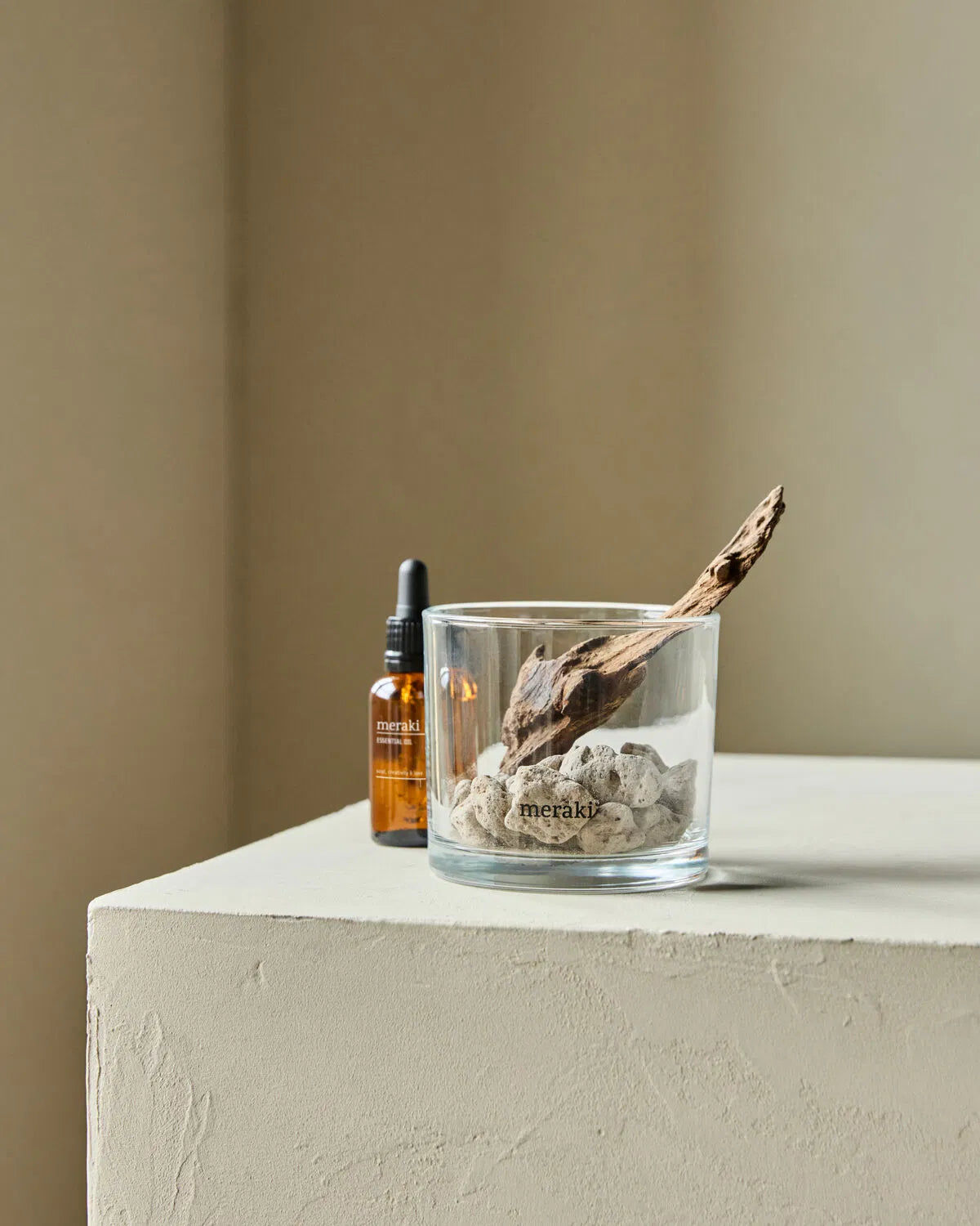 Duftdiffuser med lavasten & træ – Amber Dust