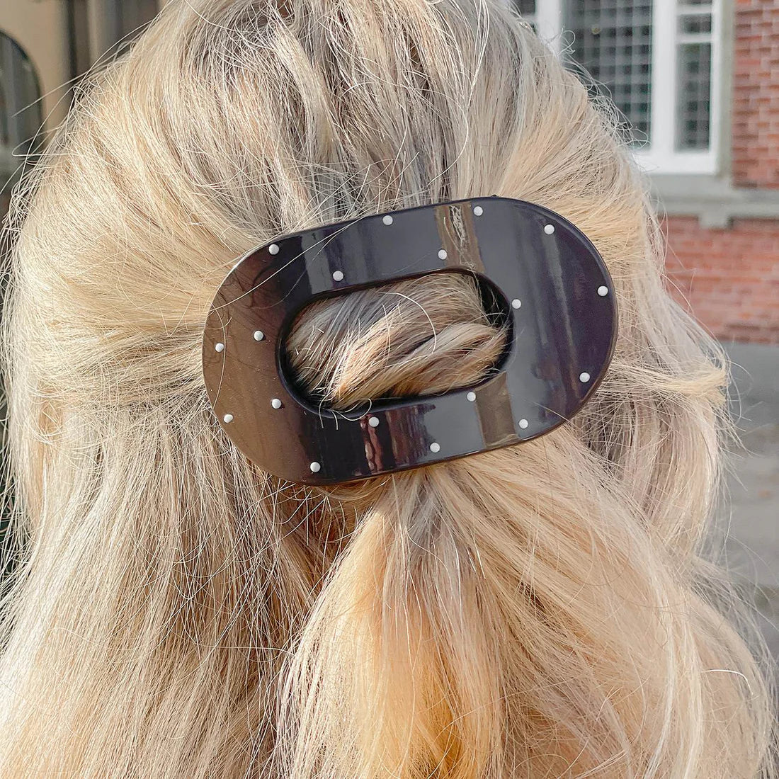 EVA Hårklemme mørkebrun med hvide prikker