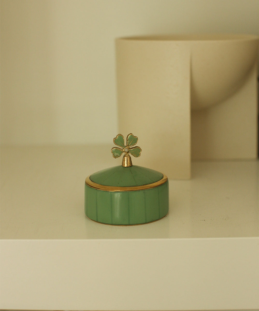 Krukke med låg firkløver