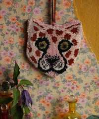 Pinky Leopard gift hanger