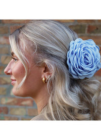 Daisy Hårklemme – Stor – Pastel Blå – By Stær