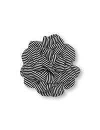 MN Rose Brooch – Stripe Black/White – Mads Nørgaard