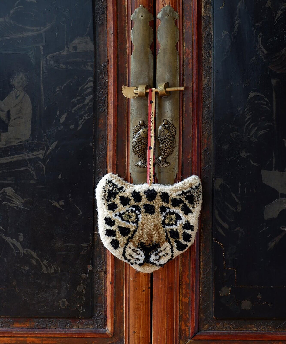 Loony Leopard gift hanger