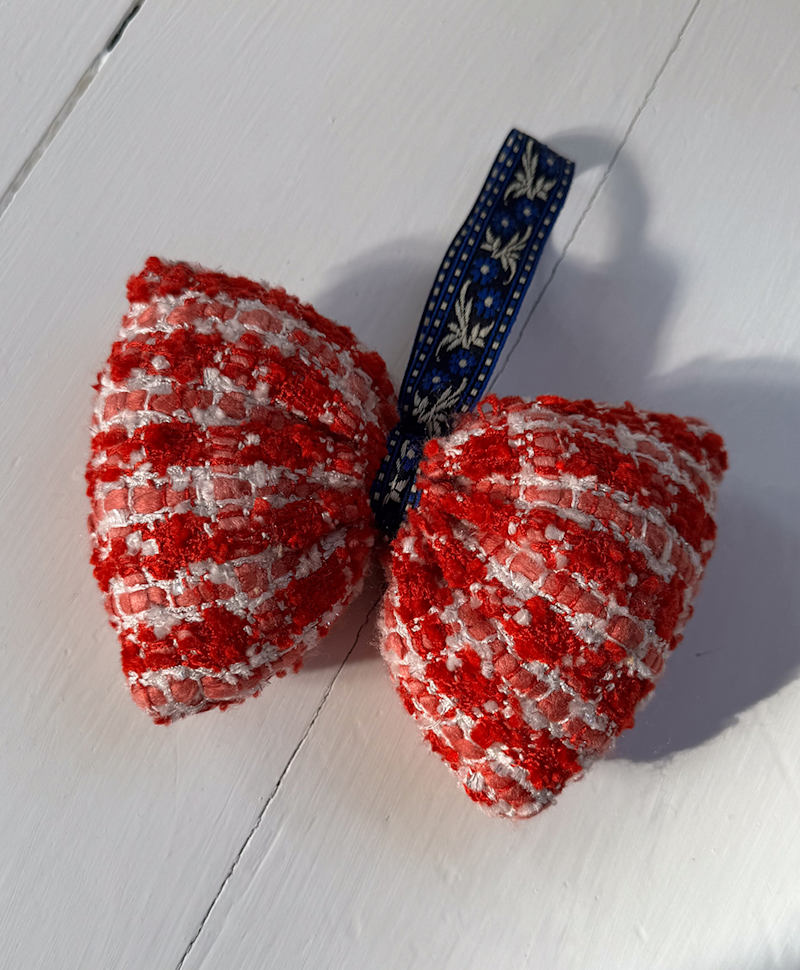 Sissel Edelbo Tweed Boucle Bow Ornament – Rød julesløjfe