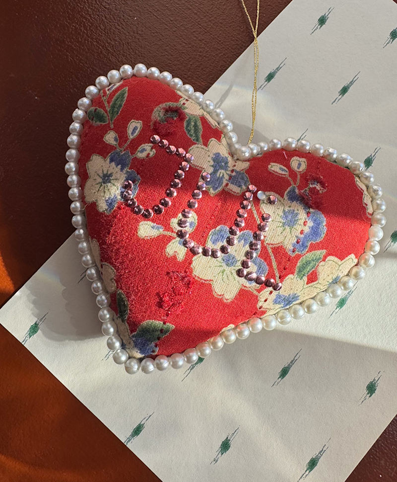 Sissel Edelbo Pearl of Hearts Ornament – Red Floral